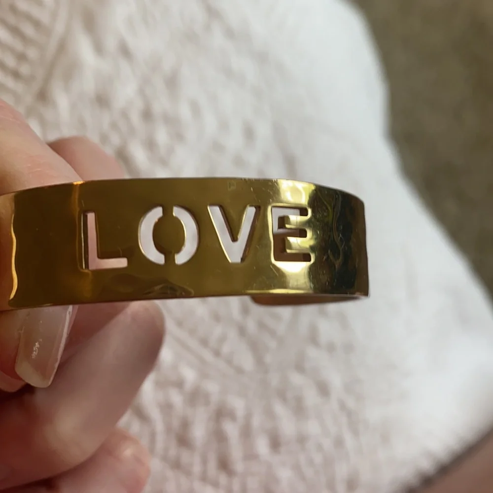 Rustic Cuff Gold Bracelet. EUC